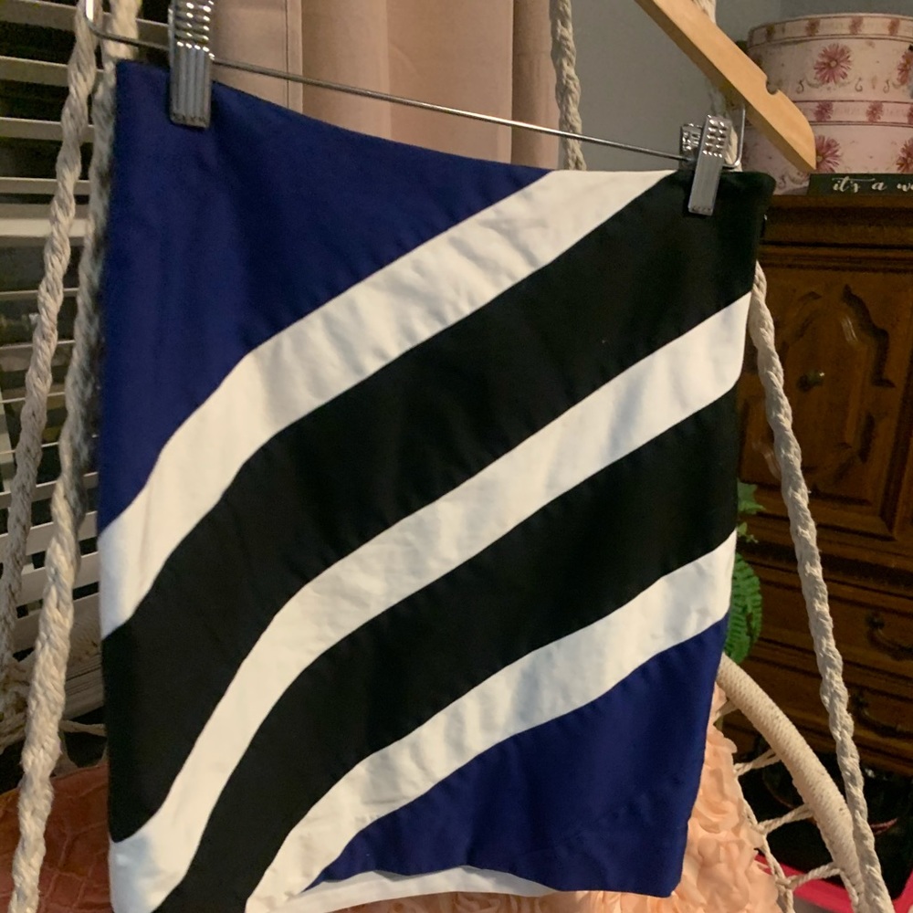 White House Black market mini skirt size 0